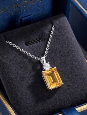 Stunning Critrine and Silver Pendant Necklace